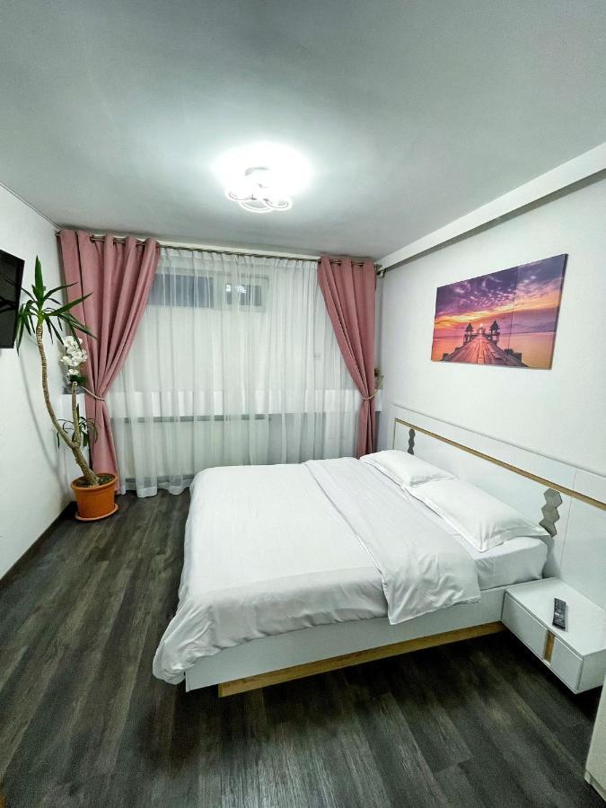 3 Rooms Cinema Garden Parking House بوخارست المظهر الخارجي الصورة