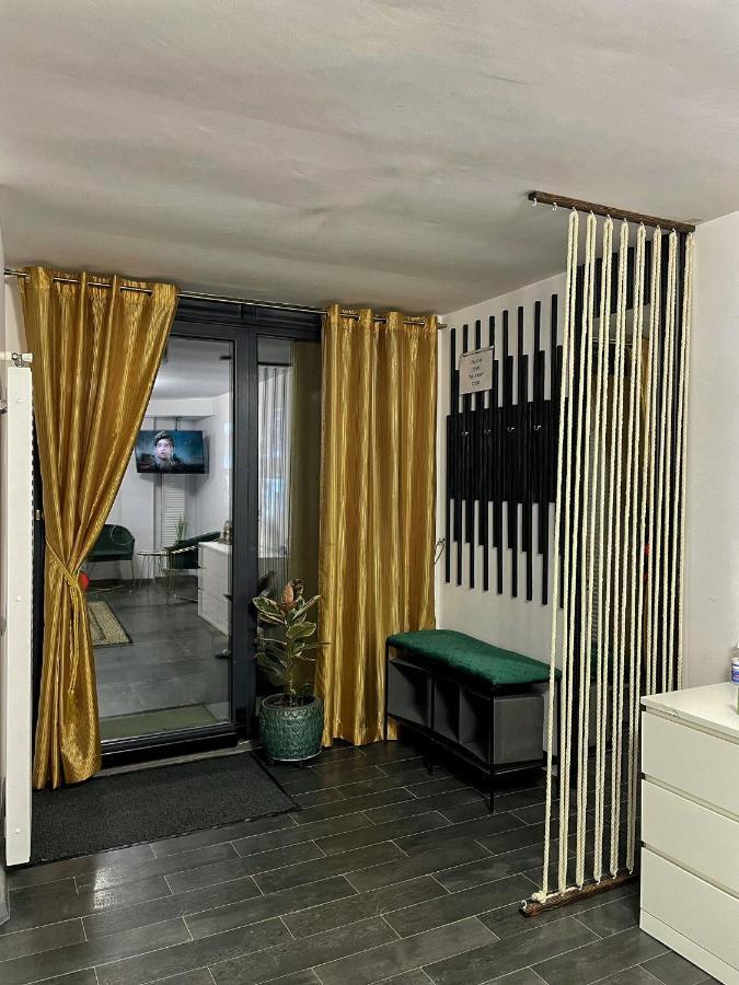 3 Rooms Cinema Garden Parking House بوخارست المظهر الخارجي الصورة